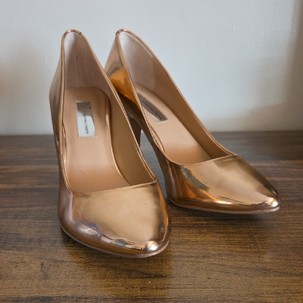Sexy Rose Gold Metallic Pumps INC International Concepts - Picture 3 of 4